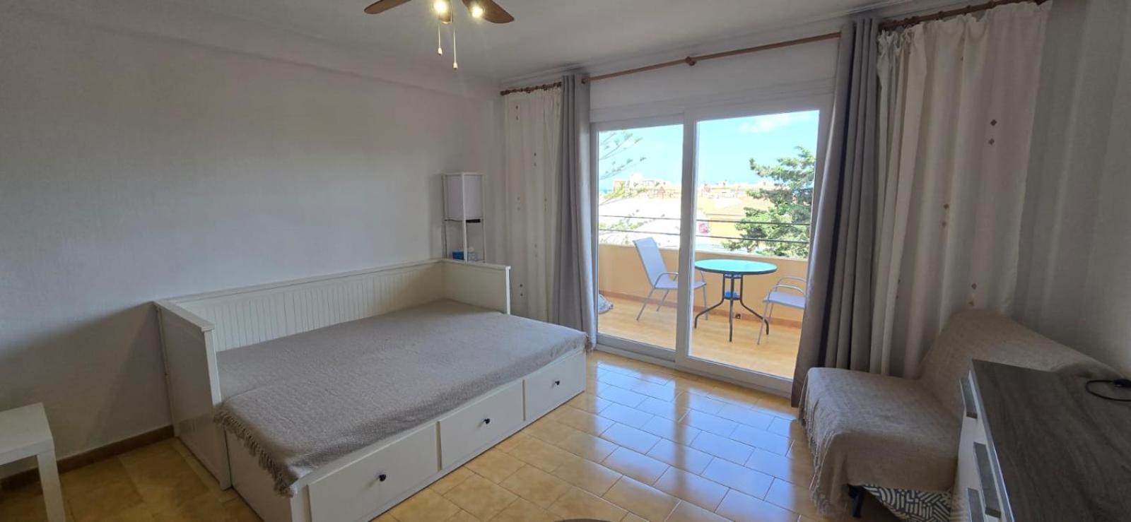 Estudio En Torrevieja A 700 M Del Mar Bagian luar foto